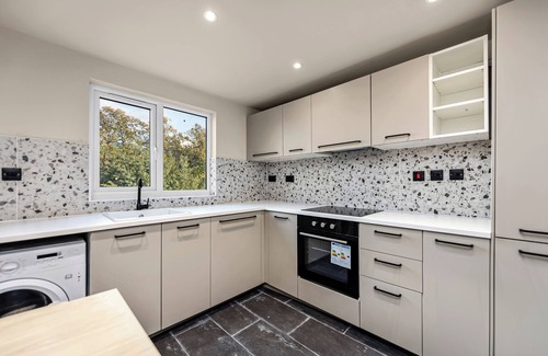 Peckham Apartamento | Radiant Studio Nook with Full Kitchen