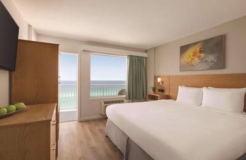 Panama City Beach Hotel | Radisson Beachfront Hotel - Panama City Beach