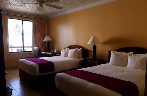 Fuerte George Hotel | Radisson Fort George Hotel and Marina