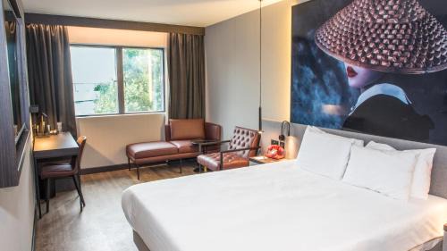 Peninsula Hotel | Radisson RED London Greenwich The O2