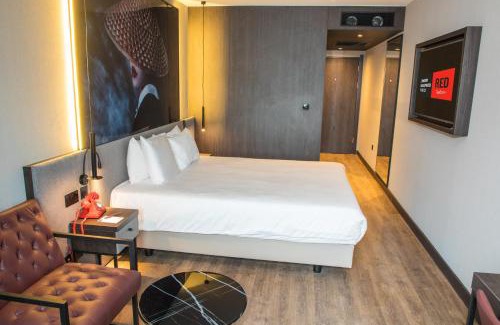 Peninsula Hotel | Radisson RED London Greenwich The O2