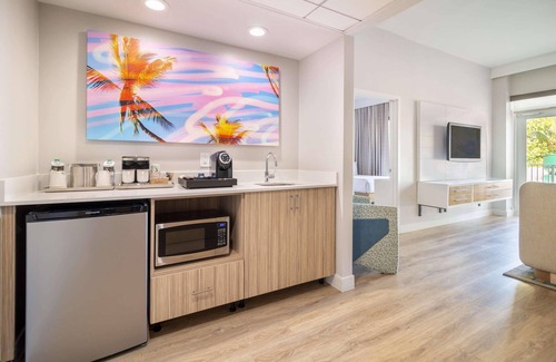 Mid Beach Hotel | Radisson Resort Miami Beach