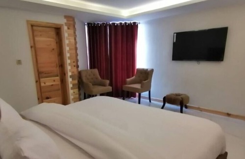 Nathia Gali Hotel | Raees Khana Hotel Nathigali