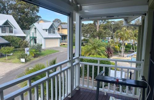 Cams Wharf Casa | Raffertys Resort Lakeside Terrace Plus 5 Star