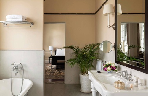 Daun Penh Hotel | Raffles Hotel Le Royal