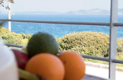Rafina-Pikermi Apartamento | Rafina's Paradise View!Walking access to the Port! Amazing Seaview!
