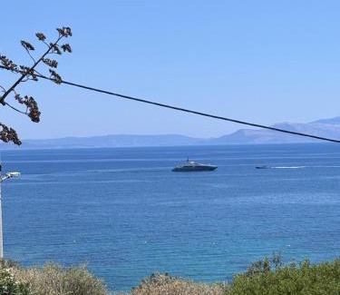 Rafina-Pikermi Apartamento | RAFINAS PARADISE VIEW! Walking access to the Port! Amazing Seaview!