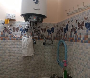 Faizabad Apartamento | RaghuvarDham Delux AC 1 Double Bed, 1 Single Bed Room