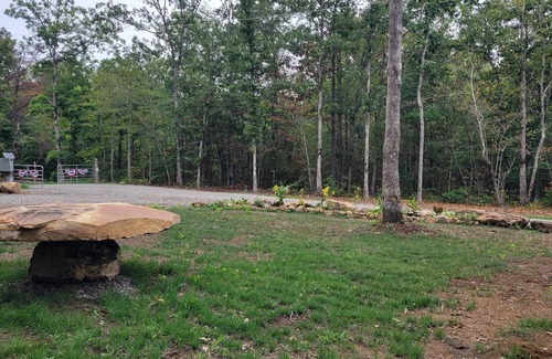 Pikeville Cabina | Ragnar's Retreat - Charming cabin in wonderful Pikeville with WiFi