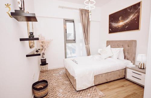 Al Raha Beach Apartamento | Raha Luxe - Elegant 3BR with Beach Access, Near Al Raha Beach