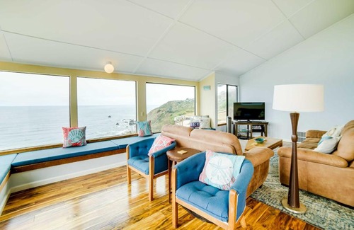 Manchester Casa | Rahus Ocean Refuge with Manchester Coast Views!