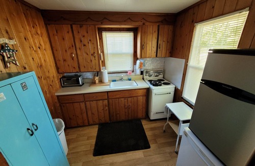 Cedarville Cabina | Rainbow Cabins (Blue Cabin #2)