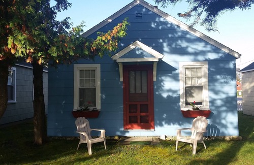 Cedarville Cabina | Rainbow Cabins (Blue Cabin #2)