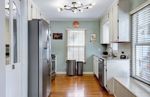 Terrell Heights Casa | Rainbow Casas - Vibrant Primary Casa and Casita with Pool