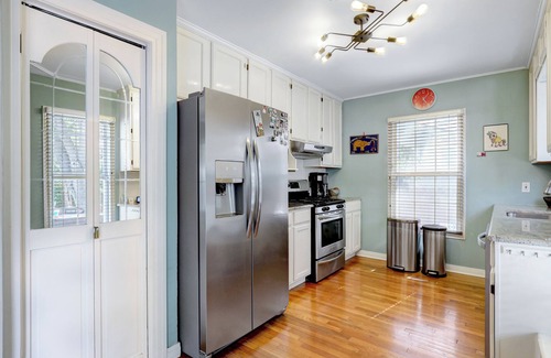 Terrell Heights Casa | Rainbow Casas - Vibrant Primary Casa and Casita with Pool