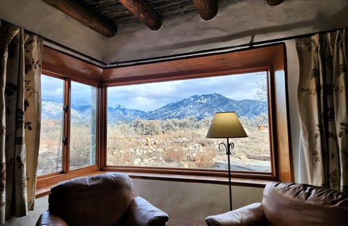 El Prado Casa | Rainbow Casita - A Classic Taos Adobe Home