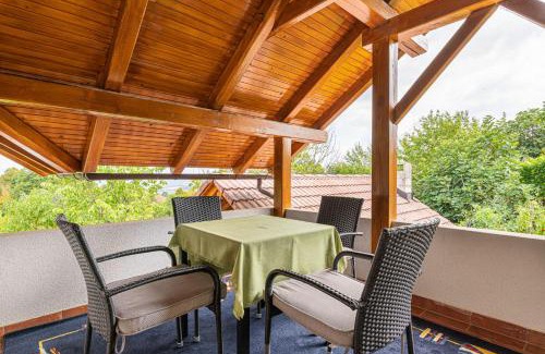 Crnomelj Apartamento | Rainbow Cottage In The Vineyards - Happy Rentals