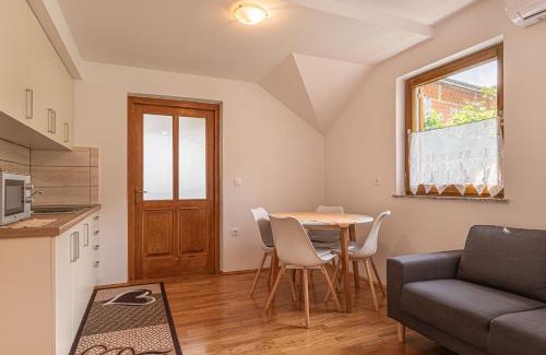 Crnomelj Apartamento | Rainbow Cottage In The Vineyards - Happy Rentals