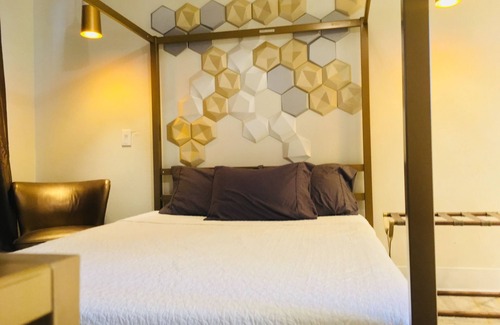 Greeley Hotel | Rainbow Motel