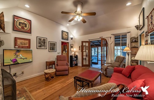 Ruidoso Cabina | Rainbow Oaks 'Free from Disturbance' a quiet haven on 3 acres and PET FRIENDLY