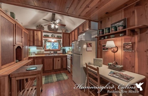Ruidoso Cabina | La cabaña más linda de Rainbow Oaks en Upper Canyon 'en 3 acres