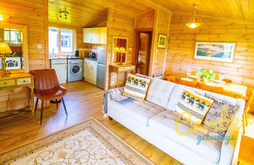 Romney Marsh Casa | Rainbow Petty Lodge - Modern Pine lodge - Stay in the gorgeous Kent countryside