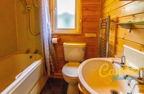 Romney Marsh Casa | Rainbow Petty Lodge - Modern Pine lodge - Stay in the gorgeous Kent countryside