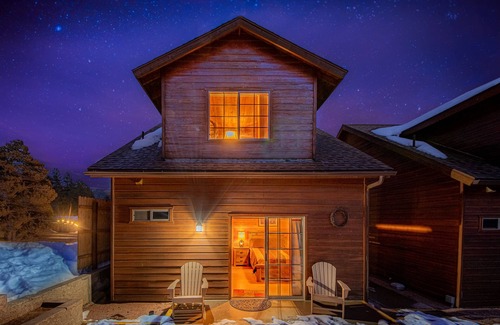 Christopher Creek Cabina | Rainbow Trout Cabin quick drive to fishing lakes, backs forest, kitchen heat+AC