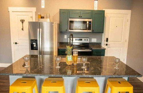 Bellefontaine Apartamento | RainbowRow~The Down Under Flat#3