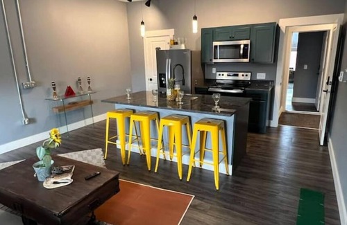 Bellefontaine Apartamento | RainbowRow~The Down Under Flat#3