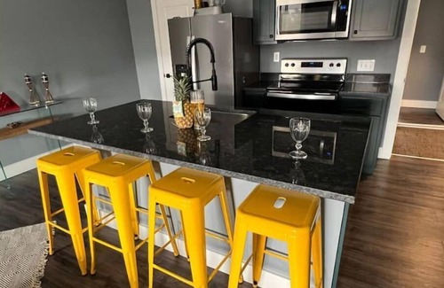 Bellefontaine Apartamento | RainbowRow~The Down Under Flat#3