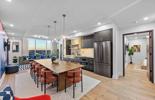 Waller Creek District Condominio | Rainey St. Penthouse - Luxe Design & Skyline Views