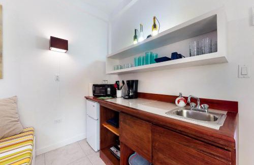Cayo Corker Hotel | Rainforest Suite at Casa DV Suites -Gold Standard Certified