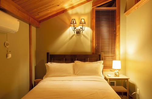 Mirrormont Cabina | Rainier View Lodge - Mountain View Suite in Scenic Issaquah ｜ Seattle gateaway