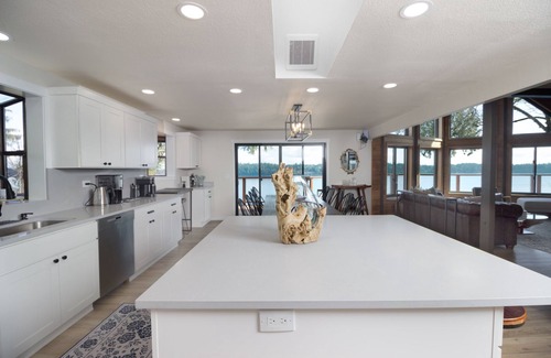 Olympia Casa | Rainier View Waterfront Retreat - Sleeps up to 15