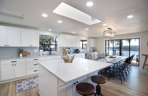 Olympia Casa | Rainier View Waterfront Retreat - Sleeps up to 15