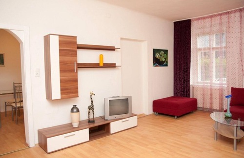 Pressbaum Apartamento | Raisa Bright amable apartamento de 3 habitaciones con entrada al jardín