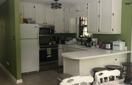 Pikeville Cabaña | Raised, fully stocked woodland cottage@Fall Creek Falls!NEW HOT TUB!NO PET FEE!