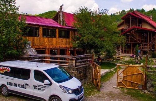 Moroeni Casa | Raiul de pe Rau