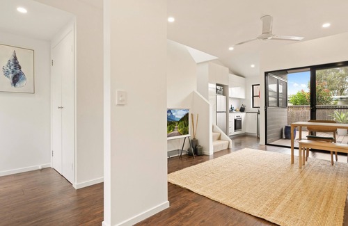 Ocean Shores Casa | RAJAH 1 - Lovely Townhouse close to beach & shops