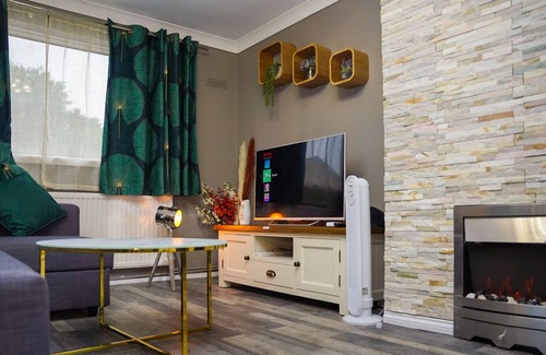 Ashford Casa | Raku House Ashford 5 Beds - Sleep 8 - Free parking