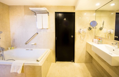 Kollupitiya Hotel | Ramada by Wyndham Colombo