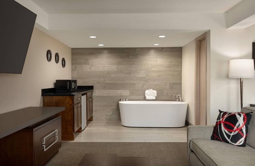 Amistad National Recreational Area Hotel | Ramada by Wyndham Del Rio