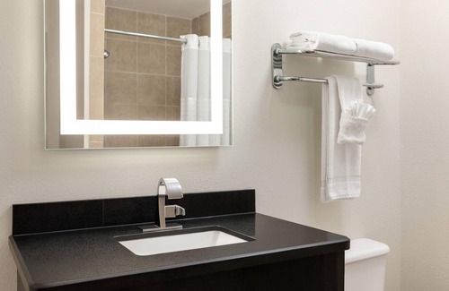 Amistad National Recreational Area Hotel | Ramada by Wyndham Del Rio