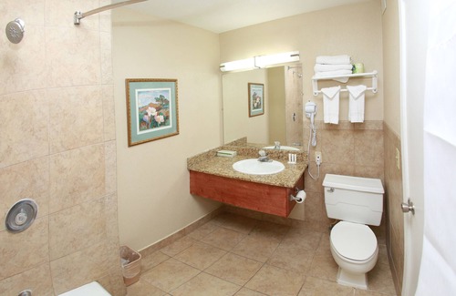 Raisin Hotel | Ramada by Wyndham Fresno North