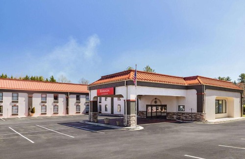 Hendersonville Hotel | Ramada by Wyndham Hendersonville