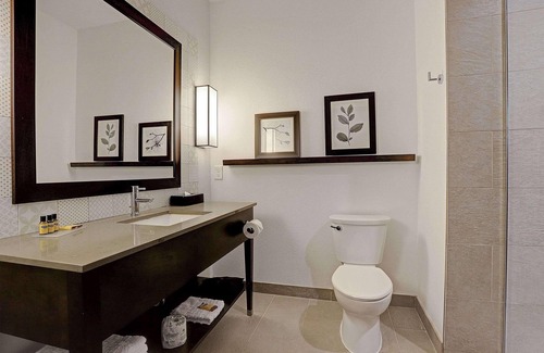 Westchase Hotel | Ramada by Wyndham Houston Westchase