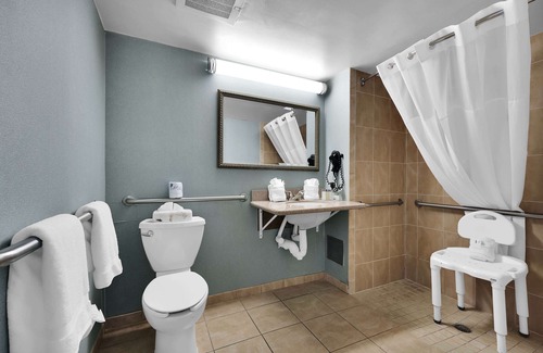 Southside Hotel | Ramada by Wyndham Jacksonville I-95 by Butler Blvd