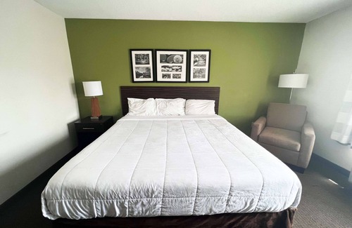Jackson Hotel | Ramada By Wyndham Jackson Ms