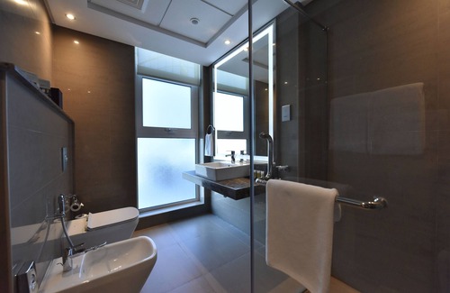 Manama Hotel | Ramada by Wyndham Manama City Centre